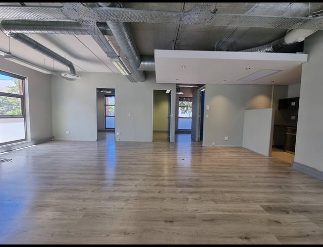 112M² OFFICE TO LET IN CENTURY CITY